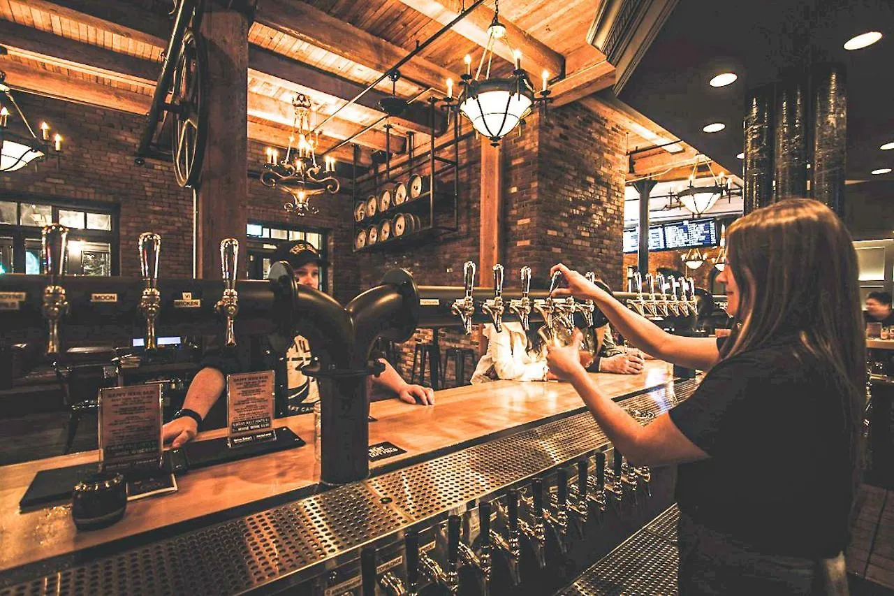***  Swans Brewery, Pub & Hotel Victoria Kanada